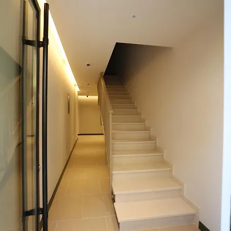 Amber Village Отель *