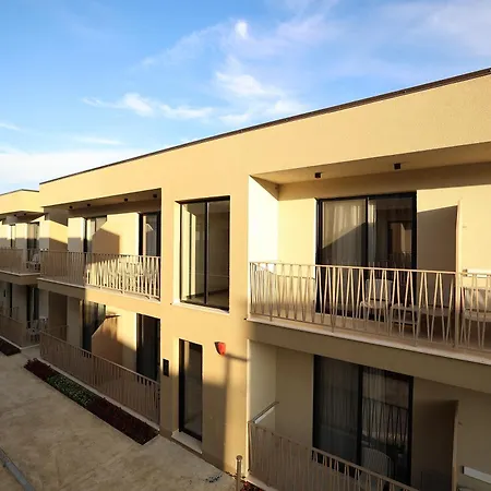 Amber Village Отель Спилле