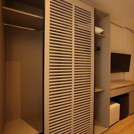 Отель Amber Village Спилле