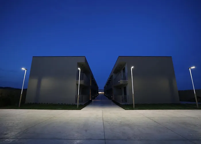 Amber Village 호텔