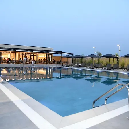 Hotel Amber Village *