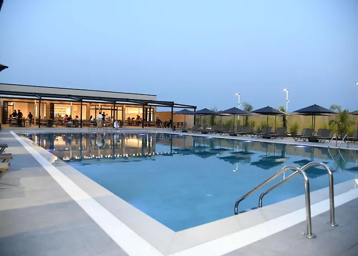 Hotel Amber Village *